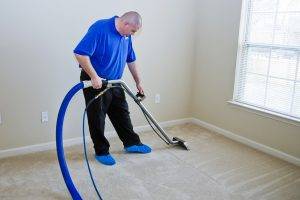 Employee from Floor Cleaning Company in Ridgewood, NJ Cleaning Carpet